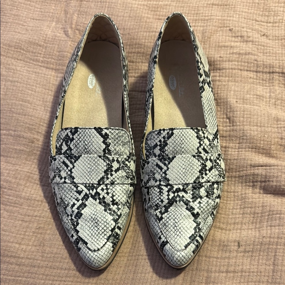 Snake-Print Pointed Toe Loafers - White/Black